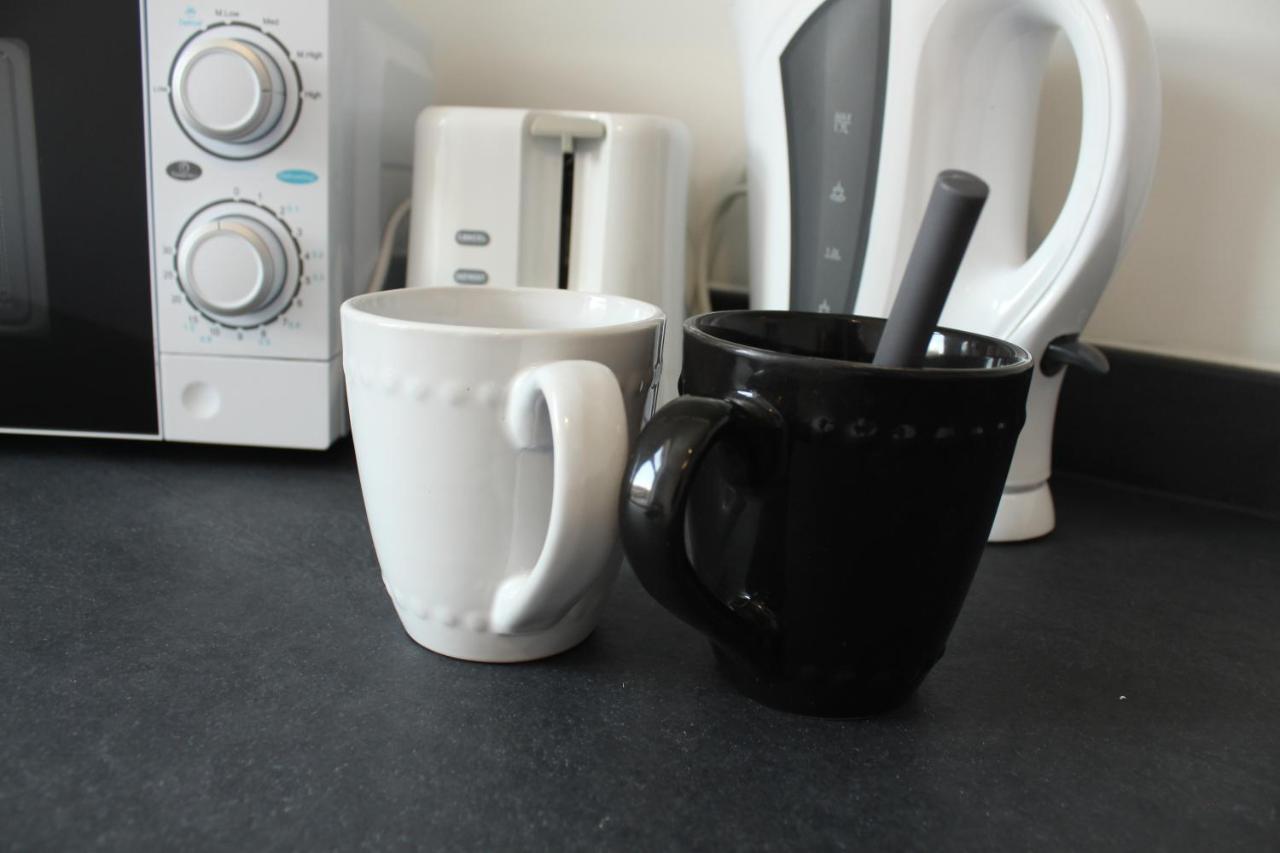 Stylish 1Br Apartment In The Heart Of Heywood エクステリア 写真